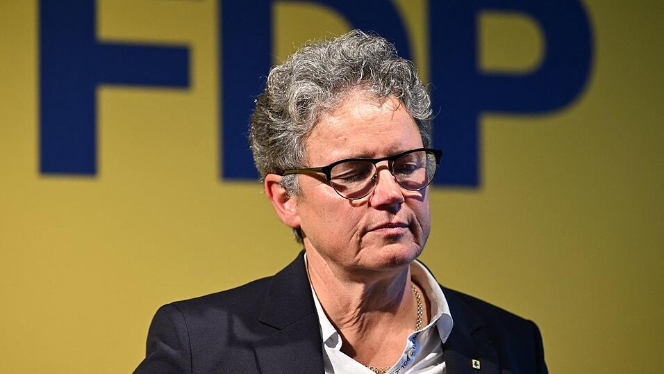 FDP-Spitzenkandidatin Lydia Hüskens zog Konsequenzen aus dem bitteren Ergebnis für ihre Partei. FDP-Spitzenkandidatin Lydia Hüskens zog Konsequenzen aus dem bitteren Ergebnis für ihre Partei.
