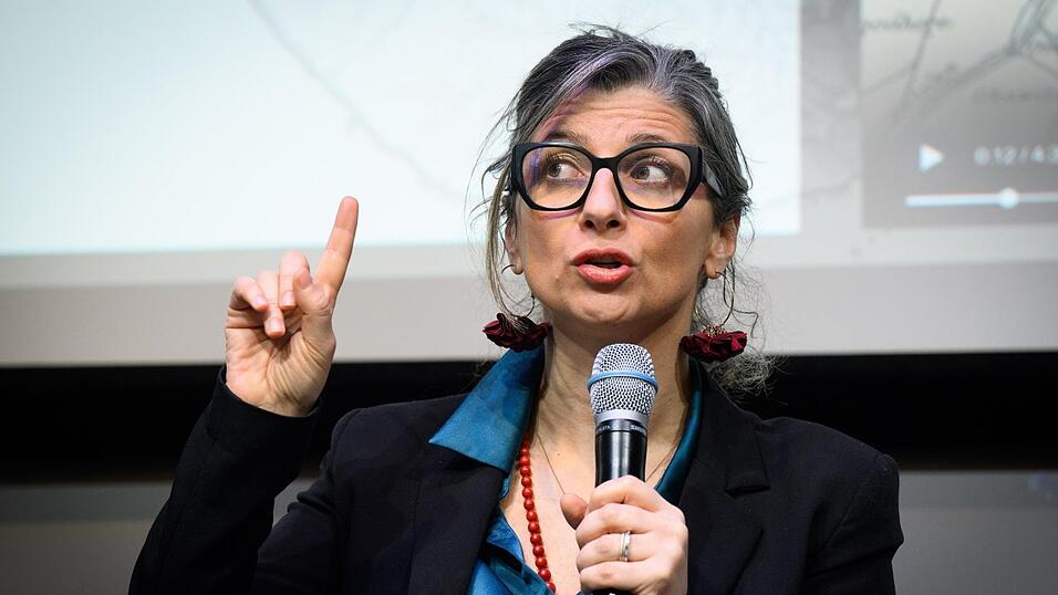 Francesca Albanese, Sonderberichterstatterin des UN-Menschenrechtsrates für die besetzten palästinensischen Gebiete, spricht bei der verlegten Veranstaltung mit dem Titel 'Bedingungen eines Lebens, das zerstört werden soll. Rechtliche und forensische Perspektiven auf den laufenden Gaza-Genozid'. Francesca Albanese, Sonderberichterstatterin des UN-Menschenrechtsrates für die besetzten palästinensischen Gebiete, spricht bei der verlegten Veranstaltung mit dem Titel 'Bedingungen eines Lebens, das zerstört werden soll. Rechtliche und forensische Perspektiven auf den laufenden Gaza-Genozid'.