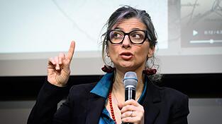Francesca Albanese, Sonderberichterstatterin des UN-Menschenrechtsrates für die besetzten palästinensischen Gebiete, spricht bei der verlegten Veranstaltung mit dem Titel 'Bedingungen eines Lebens, das zerstört werden soll. Rechtliche und forensische Perspektiven auf den laufenden Gaza-Genozid'.