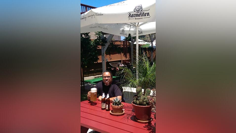 Für Ronald Morgan ging ein Traum in Erfüllung: Ende Juni kam endlich der Sonnenschirm der Karmeliten-Brauerei in Los Angeles an. (Foto: Ronald Morgan) Für Ronald Morgan ging ein Traum in Erfüllung: Ende Juni kam endlich der Sonnenschirm der Karmeliten-Brauerei in Los Angeles an. (Foto: Ronald Morgan)