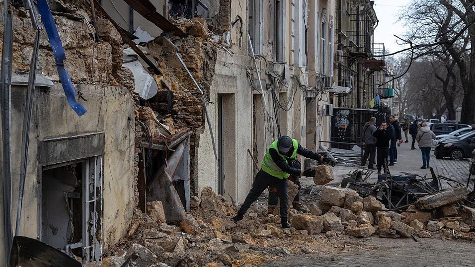 Anlässlich des orthodoxen Osterfests sollen im Ukraine-Krieg die Waffen für eine begrenzte Zeit schweigen. (Archivbild) Anlässlich des orthodoxen Osterfests sollen im Ukraine-Krieg die Waffen für eine begrenzte Zeit schweigen. (Archivbild)
