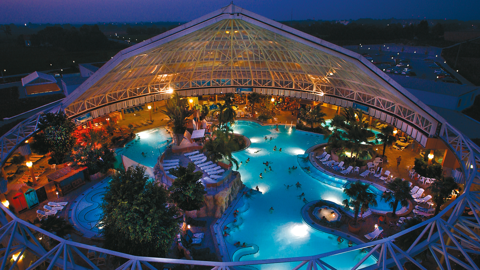In puncto Alkohol gibt es in der Therme Erding strenge Vorschriften. Trotzdem kommt es vereinzelt zu Vorfällen, in denen Gäste sich betrunken völlig daneben benehmen. In puncto Alkohol gibt es in der Therme Erding strenge Vorschriften. Trotzdem kommt es vereinzelt zu Vorfällen, in denen Gäste sich betrunken völlig daneben benehmen.