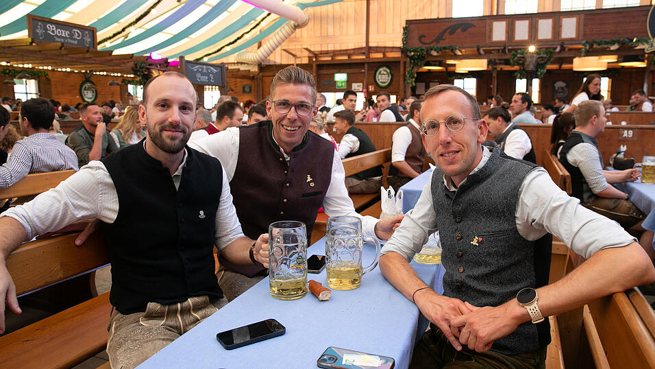 Die Partybilder vom Montag, 18. August, aus dem Festzelt Wenisch. Die Partybilder vom Montag, 18. August, aus dem Festzelt Wenisch.