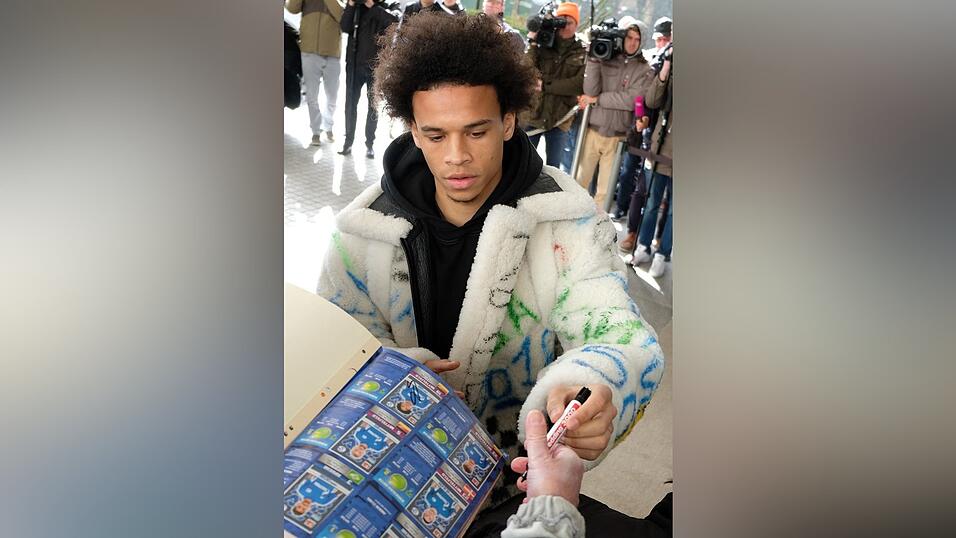 In diesem Outfit kam Leroy Sané 2019 in Wolfsburg an. (Archivbild)