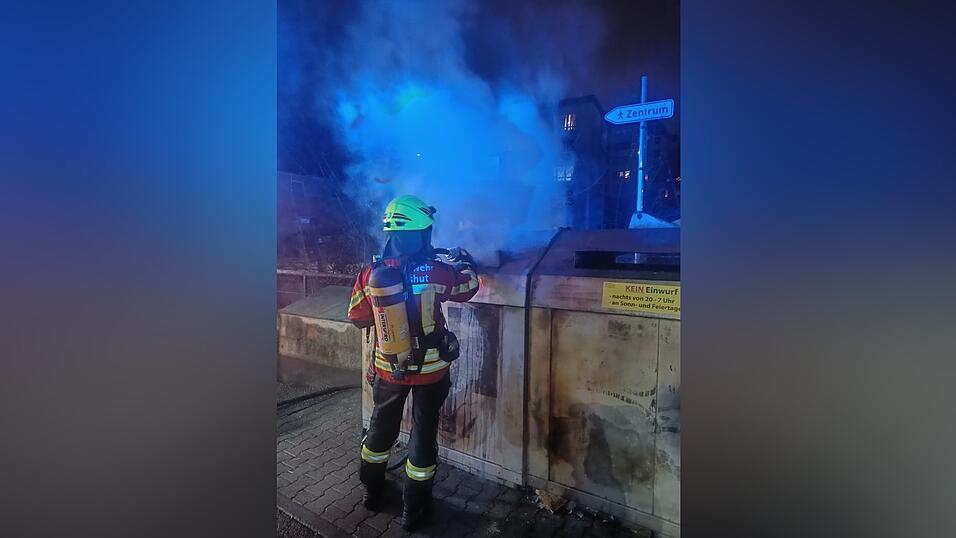 F&uuml;r die Landshuter Feuerwehr war es eine eher ruhige Silvesternacht. Meist hatten die Einsatzkr&auml;fte mit brennenden Containern oder M&uuml;lltonnen zu tun.&nbsp;