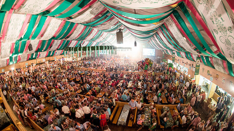 Der gro&szlig;e Festzeltvergleich - hier ein Eindruck vom Festzelt Stahl. Foto: Mathias Adam