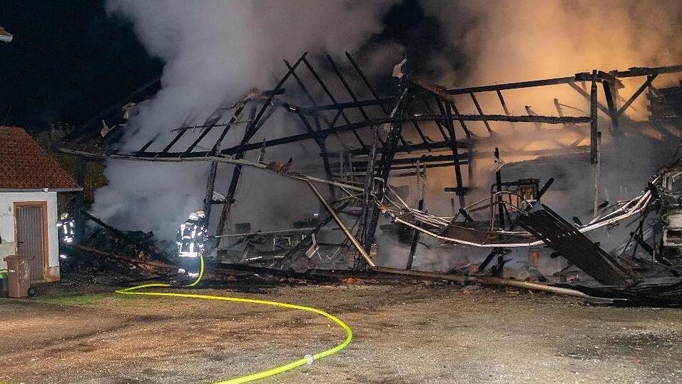 Das Feuer zerstörte in der Nacht auf Donnerstag eine Scheune in Freundorf.