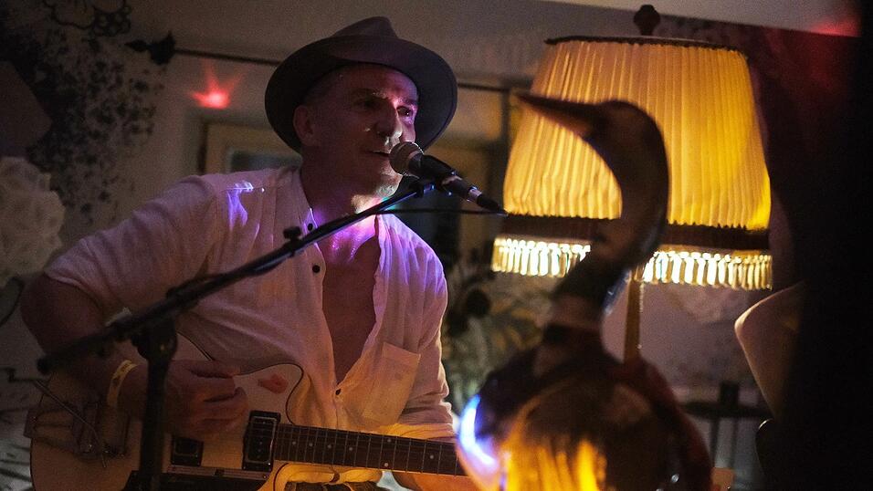 Partykl&auml;nge und z&uuml;nftige Kapellen, f&uuml;r jeden Nachtschw&auml;rmer in Tracht war etwas dabei.