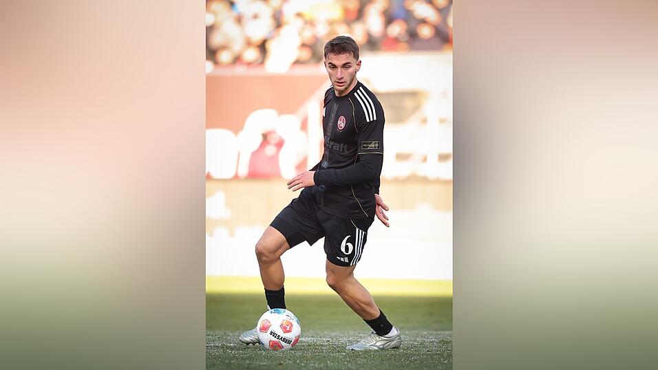 Wird Mittelfeldchef Markhiev rechtzeitig fit? (Archivbild)