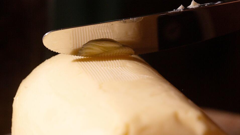 Der Butterpreis schwankt, nun wieder zugunsten der Verbraucher. (Illustration)