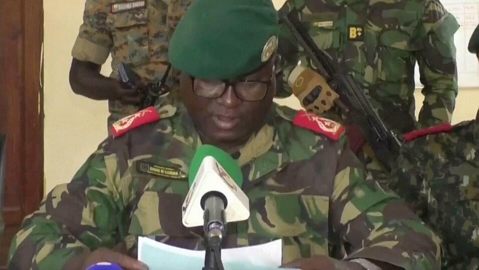 In Guinea-Bissau hat das Militär nach eigenen Angaben die Macht übernommen.