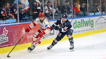 Ern&uuml;chternd: Der EV Landshut um Colton Jobke (links) hatte vor dem Duell mit Kassel noch auf die direkte Playoff-Quali geschielt. Diese Hoffnung ist bei der 1:6-Klatsche recht schnell gestorben.