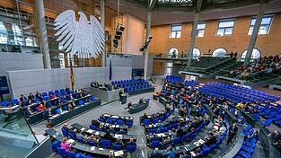 Die 630 Bundestagsabgeordneten werden in diesem Jahr wohl keine Erhöhung bekommen - doch wann wird das beschlossen? (Archivbild) Die 630 Bundestagsabgeordneten werden in diesem Jahr wohl keine Erhöhung bekommen - doch wann wird das beschlossen? (Archivbild)