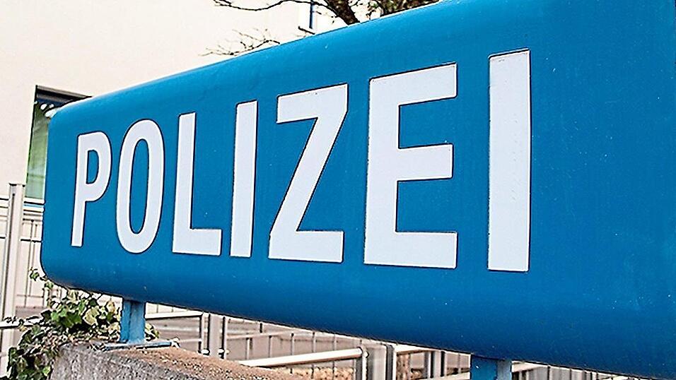 Die Polizei warnt vor Gutgläubigkeit am Telefon. Die Polizei warnt vor Gutgläubigkeit am Telefon.