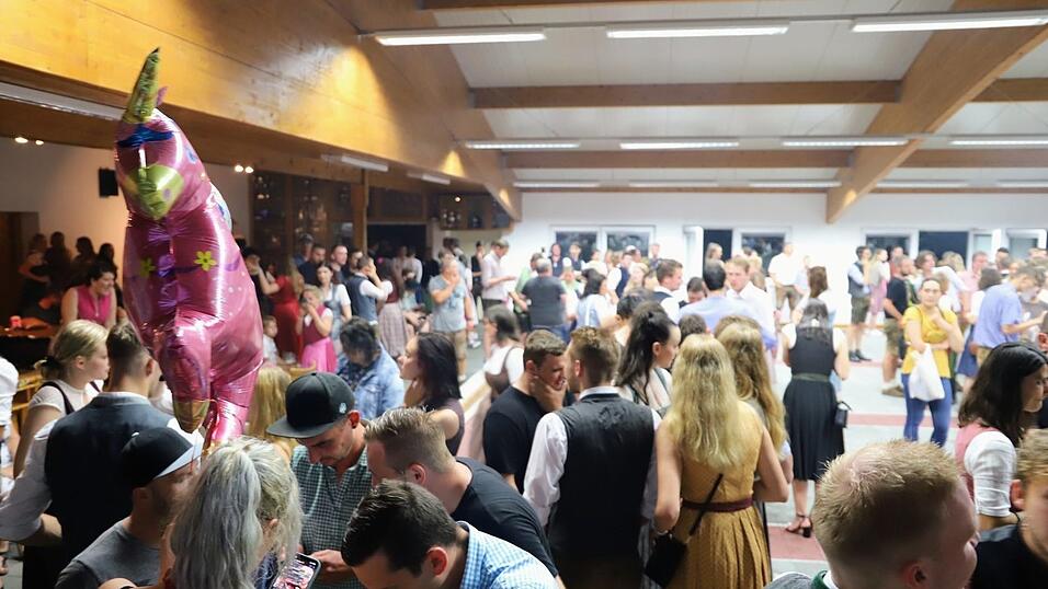 Ein Unwetter machte den Feiernden auf dem Pilstinger Volksfest einen Strich durch die Rechnung.