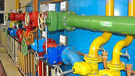 Die in die Jahre gekommenen technischen Anlagen, so wie hier im Mainburger Wasserwerk, das neu errichtet wird, will der Zweckverband Wasserversorgung Hallertau auf Vordermann bringen. Nachdem der Bayerische Verwaltungsgerichtshof die Kalkulation der Verbesserungsbeitr&auml;ge gekippt hat, muss neu gerechnet werden.
