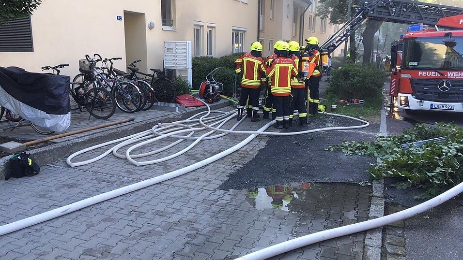 Am Montag musste die Feuerwehr gleich zweimal zu einem Brand in der Hagrainerstraße aufbrechen. Am Montag musste die Feuerwehr gleich zweimal zu einem Brand in der Hagrainerstraße aufbrechen.