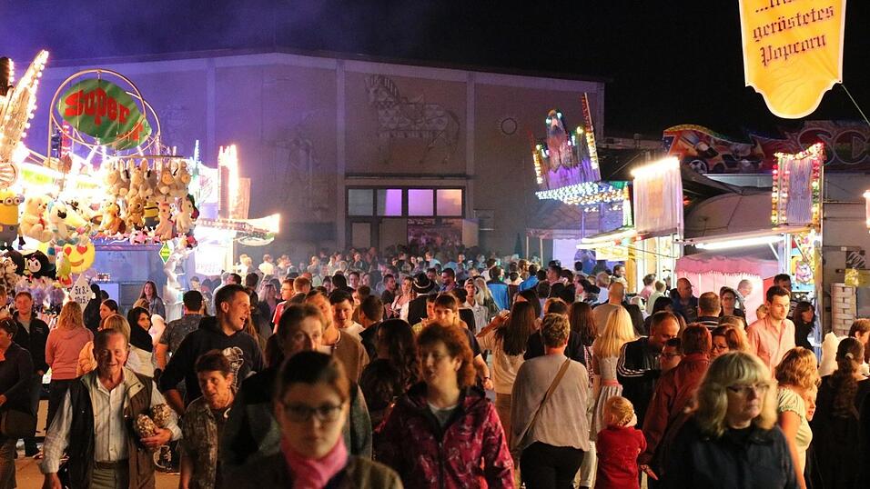 Super Stimmung in den Freinächten: Das Drachenstich-Volksfest läuft heuer vom 10. bis 20. August.