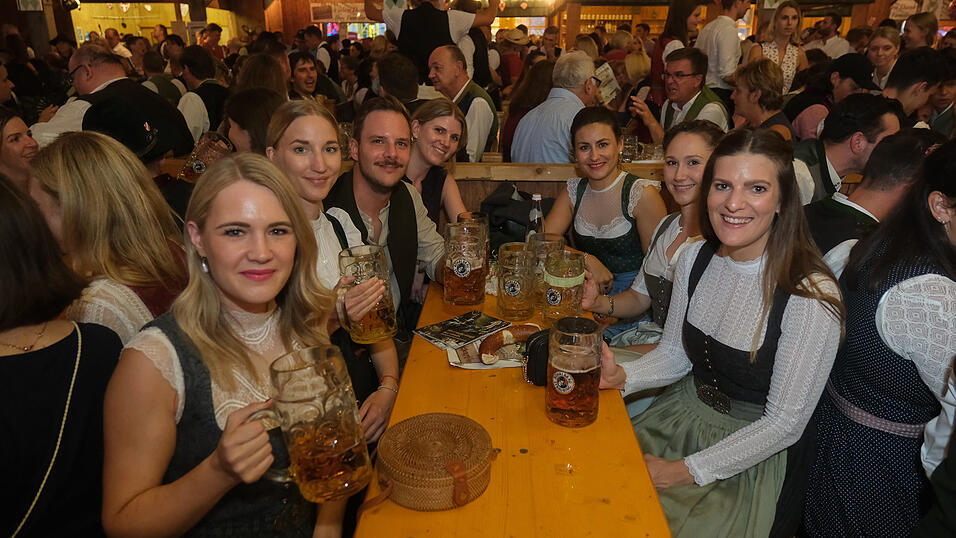 Die Partybilder vom Dienstag, 15. August 2023, aus dem Festzelt Weckmann.