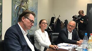 Jürgen Helmes (von links), Silke Auer und Michael Braun.