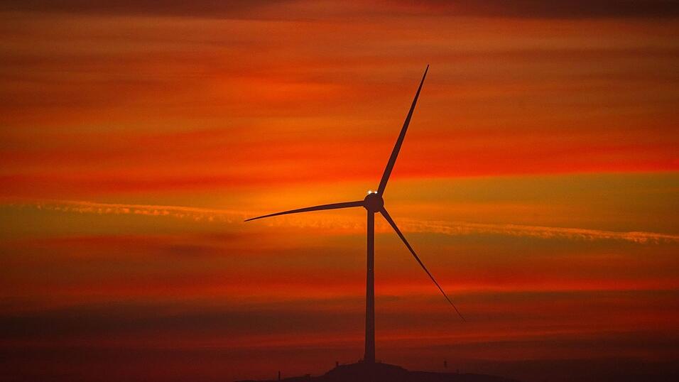 Die Staatsregierung forciert mittlerweile den Ausbau der Windenergie, doch der bayerischen Wirtschaft geht es nach wie vor nicht schnell genug. (Symbolbild)