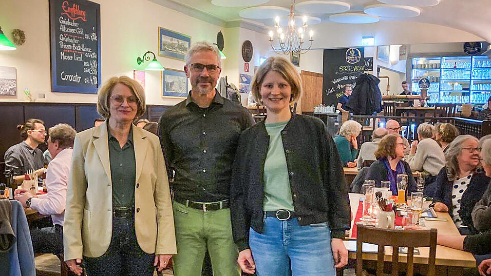 Fraktionsvorsitzende Iris Haas, OB-Kandidat Christoph Rabl und Gr&uuml;nen-Vorstandsprecherin Hannah J&ouml;rg (von links)