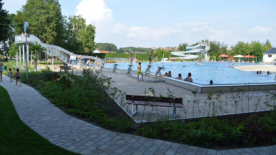 Das Freibad Rottenburg soll laut B&uuml;rgermeister Alfred Holzner &ouml;ffnen, um den Badeg&auml;sten eine 'gewisse Normalit&auml;t' zu bieten.