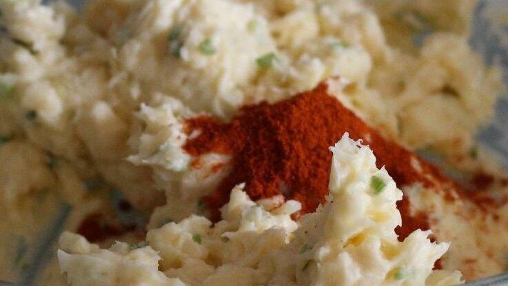 Paprika zugeben. Paprika zugeben.