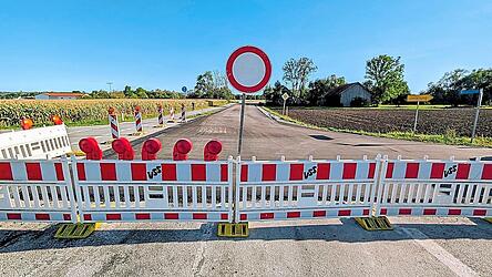 Zwischen Ganacker und Landau ist der erste Streckenabschnitt asphaltiert. Der Arbeiten am zweiten sollen am Mittwoch beginnen.