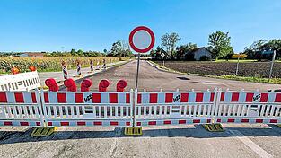 Zwischen Ganacker und Landau ist der erste Streckenabschnitt asphaltiert. Der Arbeiten am zweiten sollen am Mittwoch beginnen. Zwischen Ganacker und Landau ist der erste Streckenabschnitt asphaltiert. Der Arbeiten am zweiten sollen am Mittwoch beginnen.