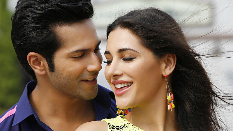 Die indischen Schauspieler Varun Dhawan (l) und Nargis Fakhri (r) in einer Szene der indischen Filmkomödie 'Main Tera Hero' aus dem Jahr 2014. Einer von Indiens größten TV-Konzernen startet einen Sender in Deutschland.