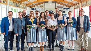 Die erfolgreichen Sportler mit Landrat Peter Dreier und Bürgermeister Werner Klanikow.
