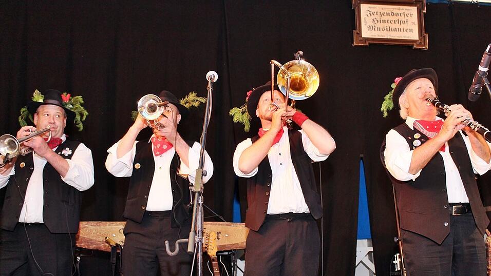 Auch am Freitag war super Stimmung am Ergoldinger Volksfest. Auch am Freitag war super Stimmung am Ergoldinger Volksfest.