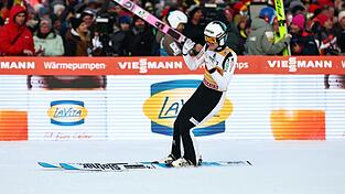 Siegt souver&auml;n in Garmisch: Domen Prevc.