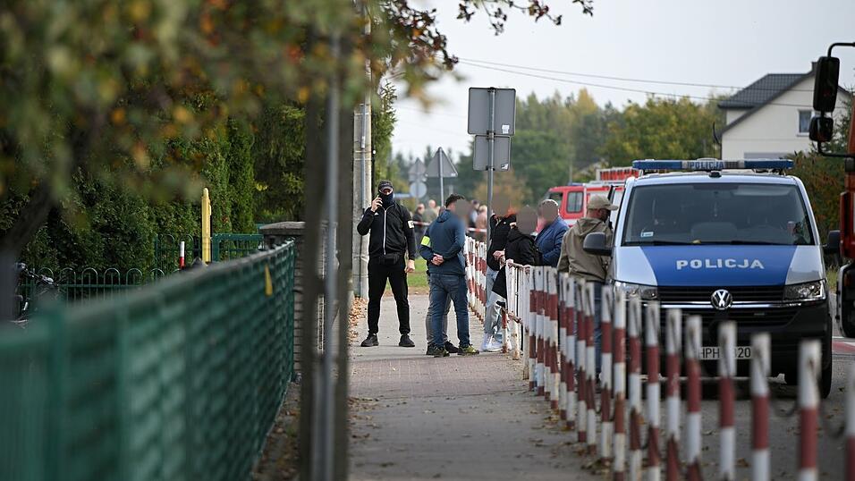 Am Donnerstag war bei einem Messerangriff in einer Schule die Hausmeisterin getötet worden. (Archivbild) Am Donnerstag war bei einem Messerangriff in einer Schule die Hausmeisterin getötet worden. (Archivbild)