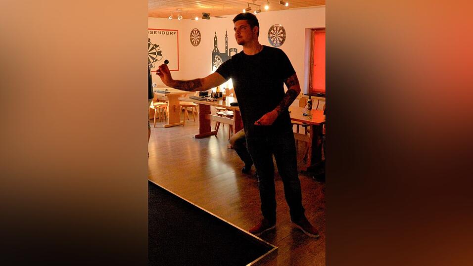 Ruhige Hand, kühler Kopf - beim Darts kommt es nicht nur auf das Werfen an.