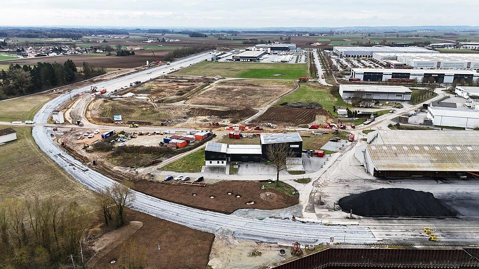 Der Betriebsstart des Terminals f&uuml;r den kombinierten Verkehr von Schiene und Stra&szlig;e ist in greifbarer N&auml;he. Es wird die Schiene st&auml;rken.