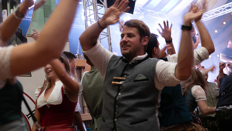 Die Partybilder vom Freitag, 8. August, aus dem Festzelt Reisinger. Die Partybilder vom Freitag, 8. August, aus dem Festzelt Reisinger.