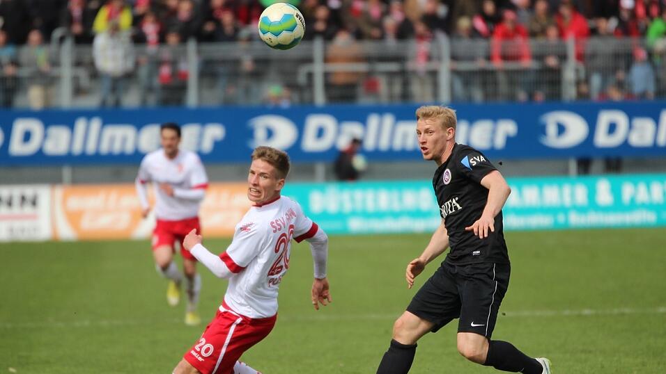 Der SSV Jahn Regensburg holte am Karsamstag im Heimspiel gegen den SV Wehen Wiesbaden drei ganz wichtige Punkte im Abstiegskampf. (Foto: Fabian Ro&szlig;mann)