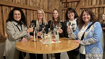 Die angebotenen Weine munden.