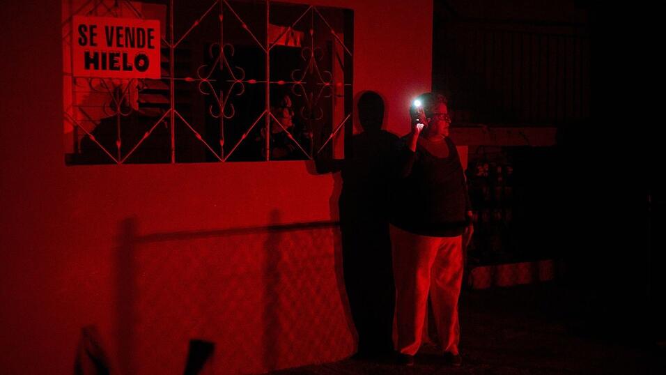 Wegen der Energiekrise m&uuml;ssen die Kubaner seit Jahren t&auml;glich stundenlang ohne Elektrizit&auml;t auskommen. (Archivbild)