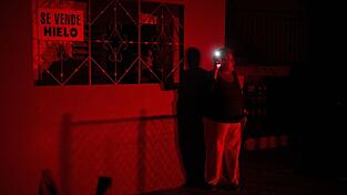 Wegen der Energiekrise m&uuml;ssen die Kubaner seit Jahren t&auml;glich stundenlang ohne Elektrizit&auml;t auskommen. (Archivbild)