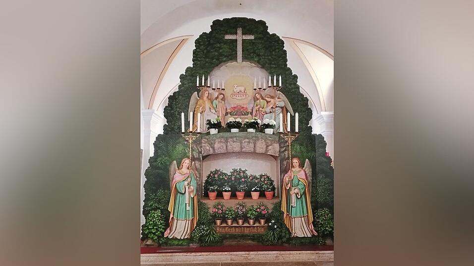 In der Pfarrkirche Haibach erhebt sich zur Osterzeit ein besonderes Kunstwerk von beeindruckender Dimension: das &bdquo;Heilige Grab&ldquo;.