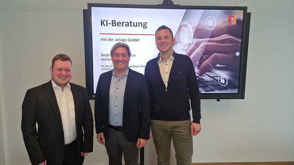 Armin St&uuml;hler, Berater f&uuml;r Datenschutz, Informationssicherheit und KI (v.l.), Andreas Wiesmann, Bereichsleiter Datenschutz/Informationssicherheit und Actago-Gesch&auml;ftsf&uuml;hrer Maximilian Nuss