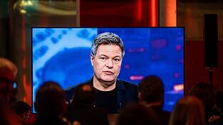 Die Zuschauer des Fernseh-Vierkampfs w&auml;hlen Robert Habeck in einer Blitzumfrage zum sympathischsten Kanzlerkandidaten.Bei der Kompetenz kann der Gr&uuml;nen-Politiker allerdings nicht so richtig punkten.