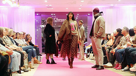 Auf dem Laufsteg im Modehaus Oberpaur präsentierten die Models die neuesten Trends für den Herbst und Winter.