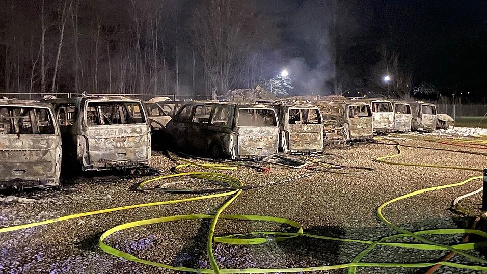 23 Polizeiautos mit spezieller Ausrüstung sind in München in Flammen aufgegangen. (Archivbild vom 25.1.)
