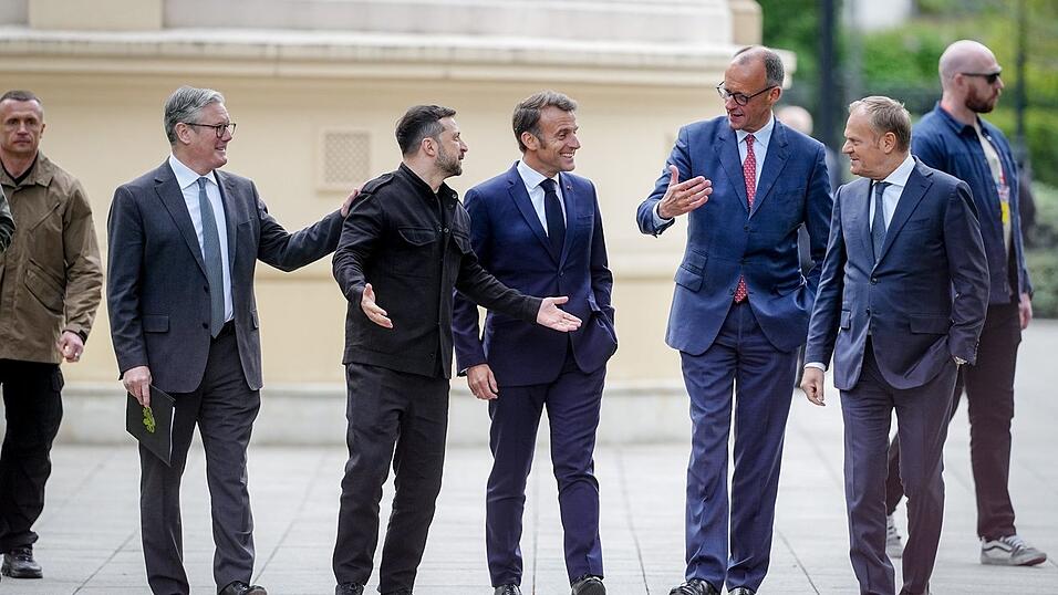 Selenskyj kündigte weitere Gespräche mit Unterstützerstaaten der sogenannten Koalition der Willigen an. (Archivbild) Selenskyj kündigte weitere Gespräche mit Unterstützerstaaten der sogenannten Koalition der Willigen an. (Archivbild)