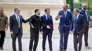 Selenskyj kündigte weitere Gespräche mit Unterstützerstaaten der sogenannten Koalition der Willigen an. (Archivbild) Selenskyj kündigte weitere Gespräche mit Unterstützerstaaten der sogenannten Koalition der Willigen an. (Archivbild)