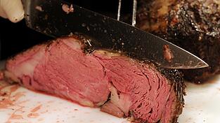 Auch rotes Fleisch soll wahrscheinlich krebserregend sein.